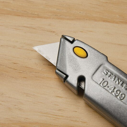 Stanley Black & Decker 6-3/8 in Quick Change Retractable Utility Knife (Gray, 6-3/8 in)